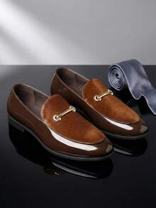 1 par de mocasines casuales de hombre con hebilla metálica decorativa, punta redonda, suela blanda, adecuados para oficina y ocio - Marrón - Ver 2