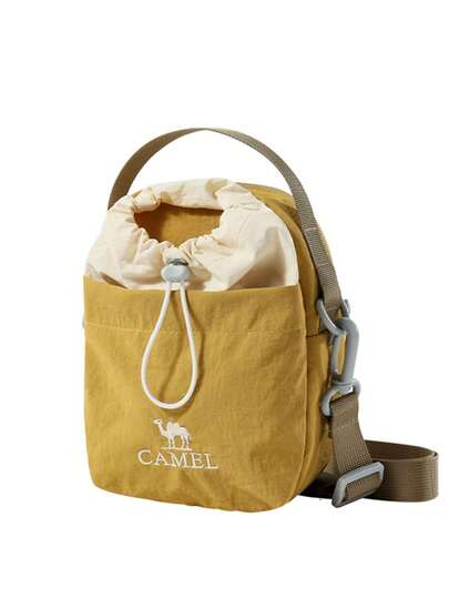 CAMEL CROWN 户外斜挎包，时尚轻便手提包，徒步旅行单肩斜挎手机包，便携轻巧水壶包