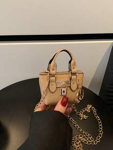 1个新款迷你斜挎包，可爱小众高端PU斜挎包，时尚新款手提包，清新亮丽的颜色，青春少女风格，可斜挎，金属链条，休闲时尚，适合外出，也可作为礼物送给朋友。 - 迷你斜背包 - 查看 22