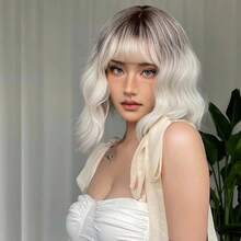 时尚12英寸黑灰渐变波波头假发，带刘海，女士适用 - 卷曲波浪合成发，高密度150%，是万圣节、角色扮演和派对活动的理想之选，假发配件 - 白色 - 查看 2