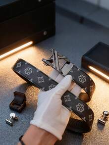 男士商务皮带一条，字母合金自动扣皮带，搭配高品质PU印花皮带，长度120厘米，可自由裁剪以适应裤子，是送给男友和父亲节的理想礼物。