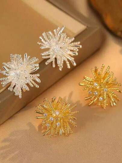 一对优雅的蒲公英造型耳钉，复古别致，设计独特，尽显高端奢华感。