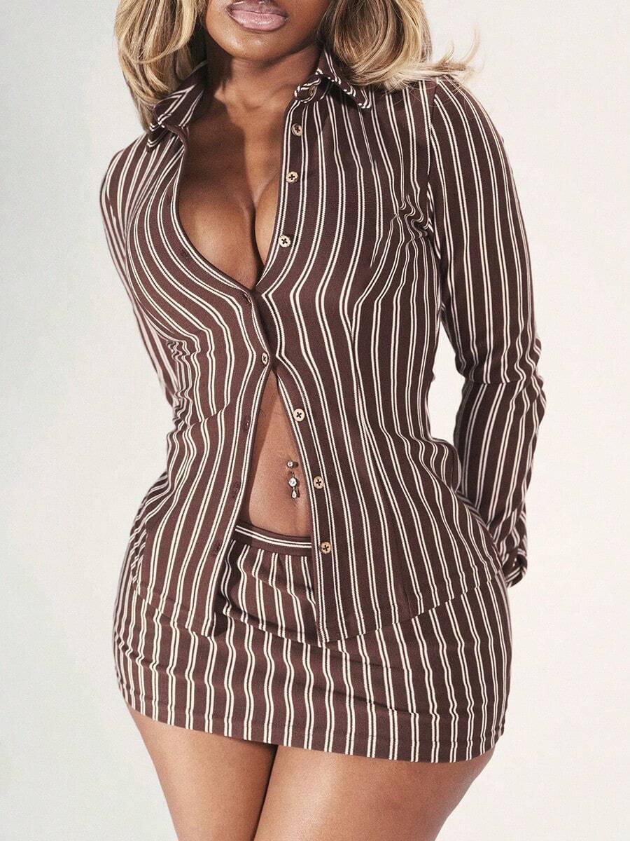优雅女士条纹领两件套，长袖纽扣衬衫搭配修身迷你裙，是参加派对的完美之选。