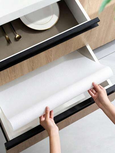 1 rulle transparent vit hyllmatta, halkfri skåpmatta, transparent non-stick lådmatta, vattentät EVA-kylskåpsmatta, lätt att skära till skåpmatta, vattentät, dammtät och oljetålig, lämplig för hyllor, skrivbord, skåp, kök, etc.