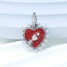 1个金色爱心LOVE红色箭头穿过爱心的吊坠，孔径4.5毫米，适合蛇骨链手链DIY饰品，女士日常佩戴 - 心形吊墜 - 查看 2