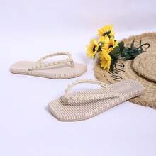 仿珍珠沙滩凉拖，慵懒夏日的完美伴侣。穿上这款仿珍珠凉拖，感受海浪轻柔拍打脚踝的触感，尽情沉浸在夏日氛围中！仿珍珠凉拖，开启全新度假姿态。橄榄绿铆钉凉拖，将夏日的清新气息带到您的脚下。这款吸睛的度假装扮小妙招，让这款铆钉凉拖瞬间提升夏日海滩风情。 - 杏色 - 查看 10