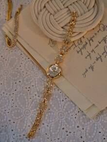 Nouvelle montre pour femme en forme de papillon, plaquée or et de style français, est exquise, élégante et raffinée, avec un petit côté rétro haut de gamme. Fonctionnant à quartz, elle est idéale au quotidien, pour les fêtes, les occasions spéciales ou comme cadeau d'anniversaire ou de Noël. - Doré - Voir 8