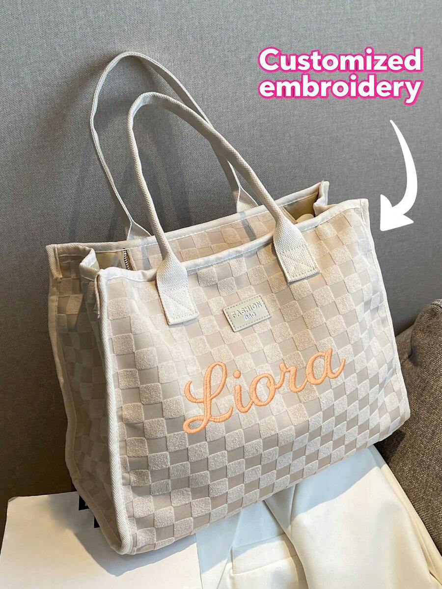 定制个性化姓名复古牛角纽扣毛绒手提包，韩版ins风仿羊羔绒手提包，小众个性化女士手提包，新款时尚大容量手提包，休闲通勤手提包，复古牛角纽扣毛绒手提篮包，适合购物、通勤、度假、旅行，可作为礼物送给家人、朋友、姐妹、母亲。 - 彩色 - 查看 1