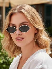 Fashionable Small Frame Oval Metal Fashion Glasses - Multicolor - View 1