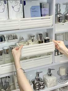 1/3 hộp đựng đồ trang điểm cho tủ gương. Hộp đựng đồ bằng nhựa có thể thu gọn, vách ngăn ngăn kéo, hộp đựng đồ trong tủ quần áo. Giỏ đựng đồ trên kệ. Hộp đựng đồ đa năng để bàn dùng đựng mỹ phẩm, văn phòng phẩm, bát đĩa, lọ gia vị, đồ lót, tất. Đồ dùng lưu trữ và sắp xếp đồ dùng gia đình. - trắng - Xem 6