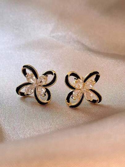 一对优雅水钻花朵耳钉，复古简约设计，通勤、派对、日常佩戴皆宜