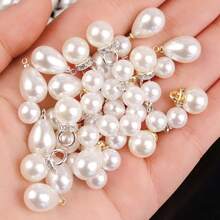 Mặt dây chuyền ngọc trai màu be, mặt dây chuyền ngọc trai tròn rời, thích hợp để tự làm khuyên tai, vòng cổ, vòng tay, lắc chân, móc khóa, phụ kiện túi xách, ốp điện thoại và nhiều hơn nữa. Lý tưởng để làm quà tặng ngày lễ, quà lưu niệm tiệc tùng, trang sức mùa hè đi biển. Một món đồ trang trí sang trọng và nguyên liệu làm trang sức, hoàn hảo cho việc làm thủ công. - 1 - Xem 6