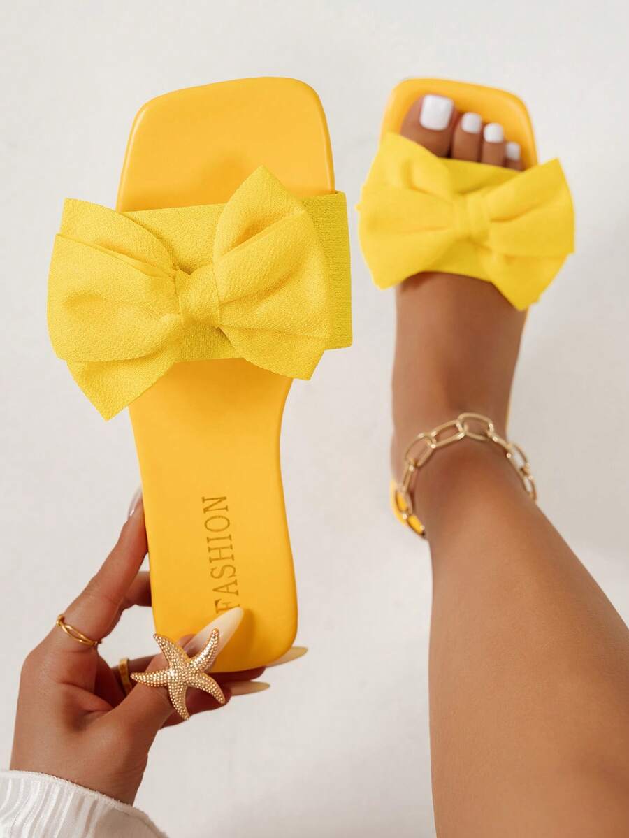 1 Đôi dép xăng đan đế bằng một quai, mũi vuông, chống trượt, đính nơ, chất liệu PVC dành cho nữ, kiểu dáng ngọt ngào, thích hợp cho kỳ nghỉ biển và mặc hàng ngày, trang phục mùa hè. - Màu vàng - Xem 1