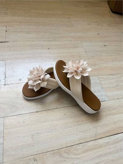 2026 New Women's Flip Flops, Plus Size Thick Sole Floral Casual Slippers, Fashionable Minimalist Versatile Sandals, Suitable For Dresses And Beach, Petite Height Increasing