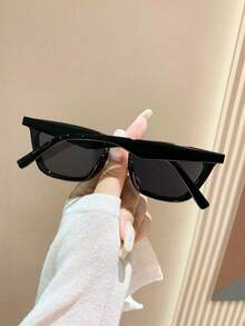 一副复古优雅猫眼时尚眼镜，适合钓鱼、度假、运动、旅行、街头风、驾驶、海滩、节日、户外活动、夏季海滩派对以及日常休闲佩戴。矩形镜框设计，百搭，适合外出和返校季。 - 黑色 - 查看 3