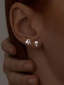 1件装925纯银珍珠字母耳环 - 适合女性或女孩 - 3D绿色耳环 - 情侣款 - 單隻耳釘 - 查看 2