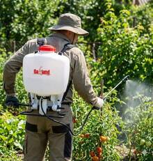 Fumigadora manual Oakland FM-1501 de 15 litros, ideal para jardinería, agricultura y control de plagas. Práctica, resistente y fácil de usar para aplicaciones domésticas y rurales. - Amarillo - Ver 4