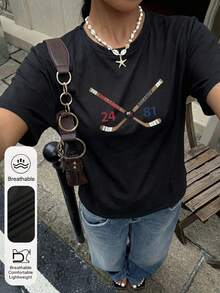 女士每日激情对决图案圆领短袖休闲夏季女式上衣，冰球图案女士黑色T恤，曲棍球交叉球杆衬衫，激烈对抗曲棍球T恤。 - 黑色 - 查看 2