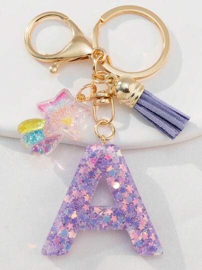 En nyckelring i harts med engelska initialer och stjärna med färgglad meteorlila tofsdekoration, lämplig för väskekedjor, mobiltelefonhängande kedjor, nyckelringar och presenter till vänner och mammor.