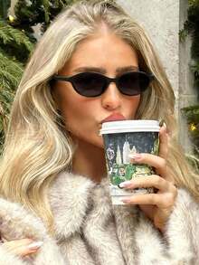 一副椭圆形小框时尚眼镜，复古个性，百搭休闲优雅，适合日常佩戴、返校季、度假旅行、学院风、夏季海滩装扮，是女性的理想配饰。 - 黑色 - 查看 2