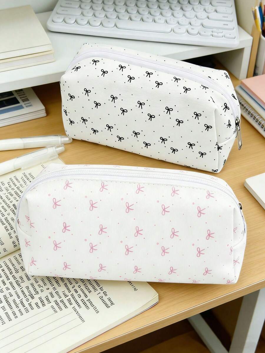 一款简约的黑色铅笔盒，饰以白色蝴蝶结，适合携带、存放和整理办公账单、学生作业，或用作夹子。它既是可爱的女生学生化妆包，又是大容量文具收纳袋，同时也是一个带有蝴蝶结装饰的铅笔盒，是返校季的完美之选。 - 彩色 - 查看 1