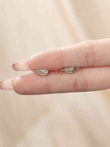 1 Set (+ Ala derecha) Aretes con diseño de alas de ángel de acero de titanio hipoalergénico y suave en estilo punk de color café, adecuado para perforaciones de cartílago de parejas - Pendiente de cartílago con forma de ala - Ver 10