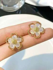 1 Pair Fashionable Minimalist Versatile Flower Petal Stud Earrings, Suitable For Teenage Girls Everyday And Holiday Wear - Flowers - View 3