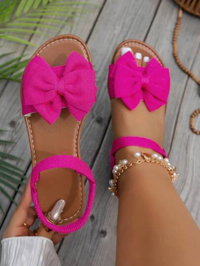 2026春夏大码女式平底凉鞋，玫红色蝴蝶结设计，沙滩度假风，休闲时尚，百搭，防滑鞋底，露趾设计，夏季必备，海滩度假理想之选，一脚蹬设计，适合日常穿着、派对及户外活动，情人节理想礼物，时尚女鞋