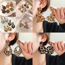 1Pair Maillard Leopard Print Heart Acrylic Studs, Hong Kong Style Light Luxury Minimalist Design For Women Fall Winter Daily Wear Party Fashion Jewelry - E6781/Beige Heart - View 1