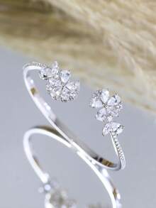 1件S925纯银手链，镶嵌实验室培育宝石，闪耀灵动，适合舞会、订婚等浪漫场合，以及情人节送礼，蝴蝶造型，光泽银身，是表达爱意的耀眼信物。 - 銀色 - 查看 5