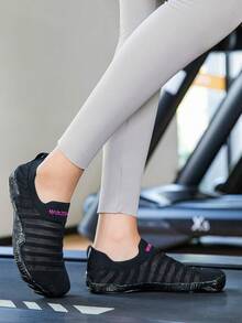 1双女士软底防滑瑜伽鞋，适用于健身房、透气舞蹈训练鞋 - 黑色 - 查看 3