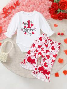 女婴“我的第一个情人节”标语套装（2件套），包括1件爱心印花网纱灯笼袖连体衣和1条爱心蝴蝶结印花打底裤，适合外出和情人节穿着，是完美的节日礼物。 - 白色 - 查看 5