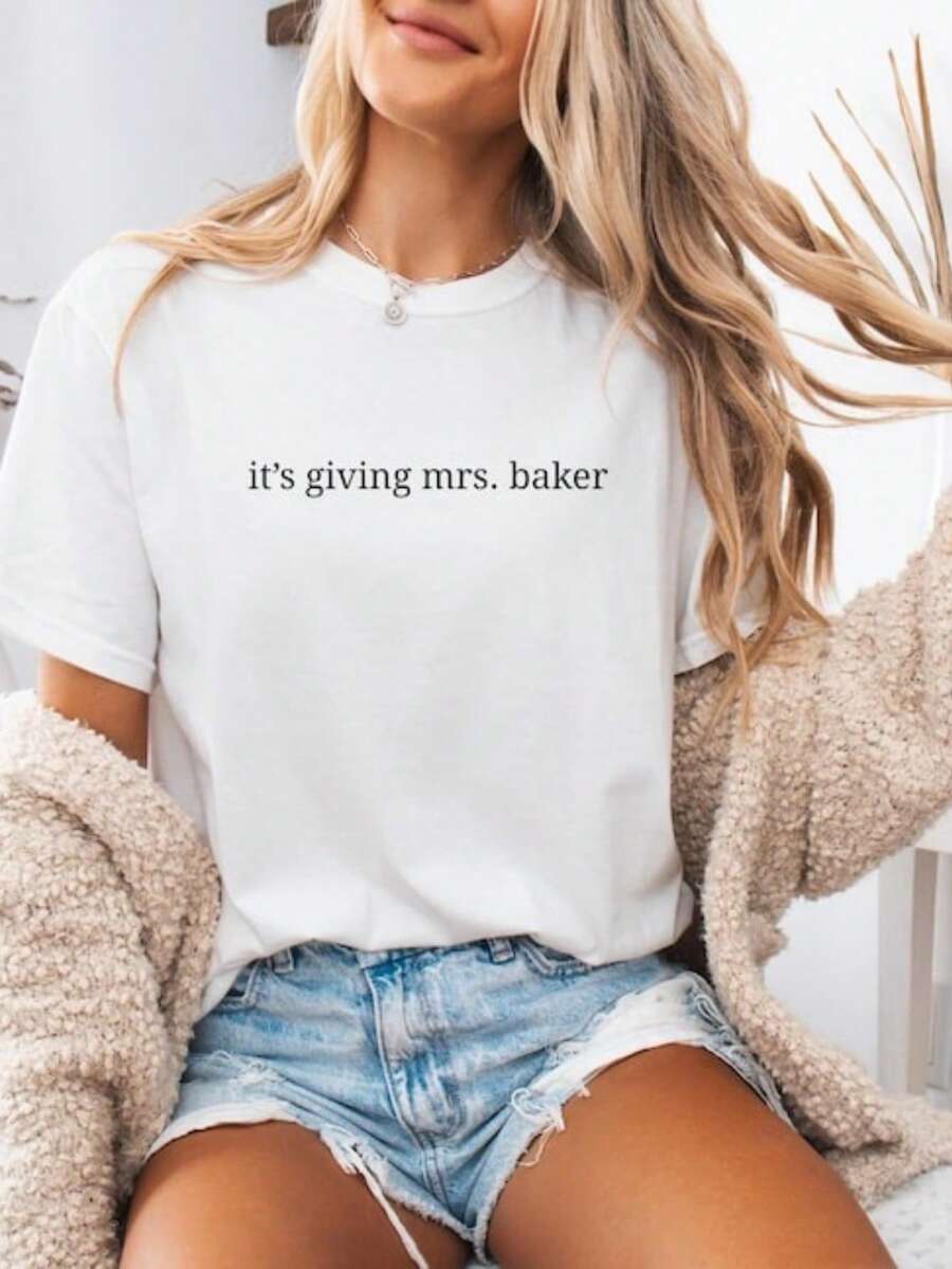 1pc Personalized Future Mrs Shirt For Bride To Be, It's Giving Mrs T-Shirt , Custom Engagement Gift For Her, Bachelorette Top - trắng - Xem 1