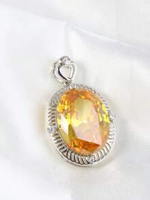 1件S925银黄钻心形吊坠项链，中央镶嵌一颗大椭圆形黄钻，心形吊坠设计，纹理饰边，点缀小钻，简约优雅的设计，适合日常佩戴和轻度场合。 - 銀色 - 查看 3