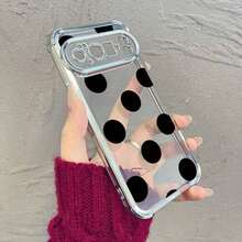 これらのスタイリッシュなスクエアタイプの耐衝撃性性スマートフォンケースは、大きいきな黒いドットがトゥルーフィーチャーなユニークなデザインです。 互換性のある Pixel 8A、Pixel 10 Pro、Pixel 9A。 お花の茎のソフトケースは防水、耐衝撃、防塵、そして傷に強いいです。 保護するスマートフォンケース。 - シルバー - チェックする 4