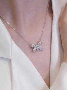 1件优雅闪亮不锈钢立方氧化锆蝴蝶结项链，适合女士参加派对佩戴和作为礼物 - 蝴蝶結 - 查看 5