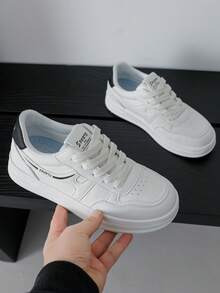 1 Pair Women's White Sneakers, New Spring/Autumn Casual Simple Thick Sole Flat Shoes - White and Black - View 3