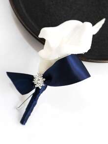 男士逼真马蹄莲胸花，优雅PE材质，配缎带蝴蝶结和水钻，完美适用于婚礼新郎、舞会、晚宴和正式场合 - 彩色 - 查看 6