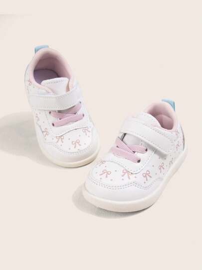 1双女婴白色蝴蝶印花时尚可爱百搭简约系带舒适休闲运动鞋，适合日常穿着，春季