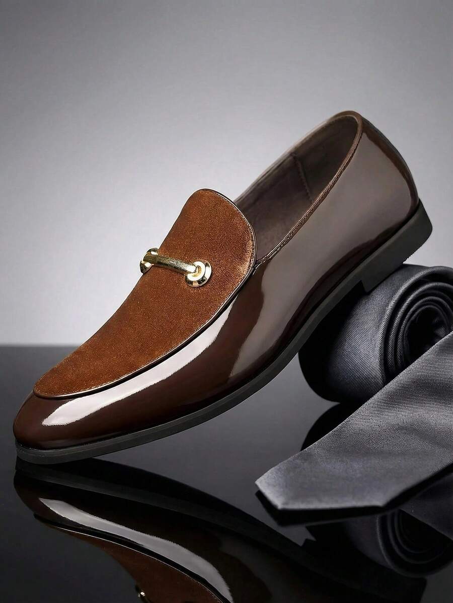 1 par de mocasines casuales de hombre con hebilla metálica decorativa, punta redonda, suela blanda, adecuados para oficina y ocio - Marrón - Ver 1