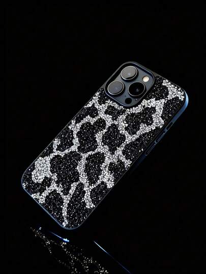 1个超闪亮3D水钻全镶黑白奶牛纹手机壳，兼容 17、16 Pro Max；星空水钻手机壳，兼容 15；奶牛纹手机壳，兼容 14；简约全镶水钻手机壳，兼容 13；大摄像头孔手机壳，兼容 12、11
