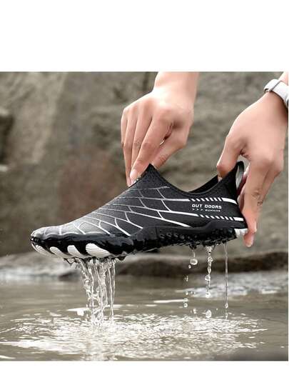 男士速干轻便水鞋，适合春夏季户外活动，如游泳、瑜伽、沙滩、钓鱼、冲浪、徒步旅行等。