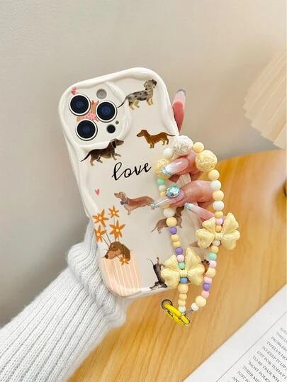 卡通小狗奶油色波浪边手机壳，带手链吊坠，时尚简约加厚防震保护套，兼容 17/17 Pro、15 Pro Max、16/16 Pro/16 Pro Max、16 Plus、15 XR、7/8、15 Pro Max、12 Pro Max、13 Pro Max、14 Pro Max、13、14、11、12、14 等机型。