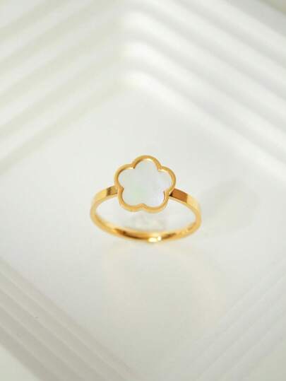 1枚时尚不锈钢花朵戒指，适合女性日常佩戴，可作为礼物送给女朋友、情人节、母亲节等。