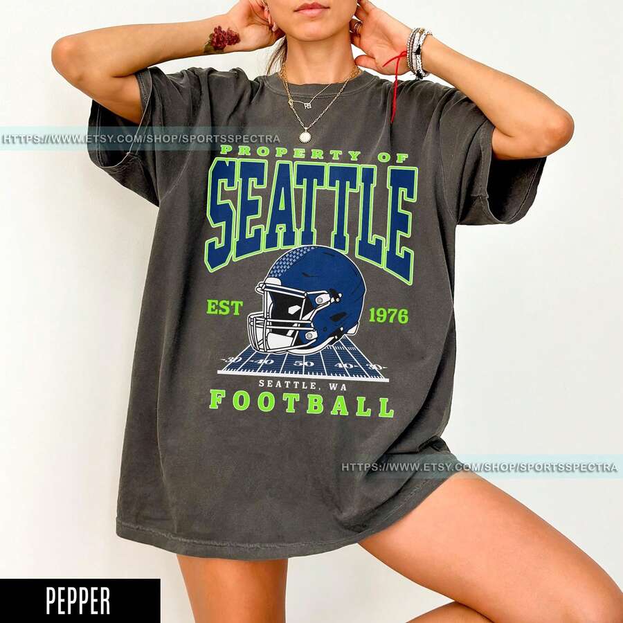 Seattle Football Vintage Style T-Shirt Seattle Seahawk Football T-Shirt Seattle T-Shirt Retro Seahawks Fo_7062308562 - 黑色 - 查看 1