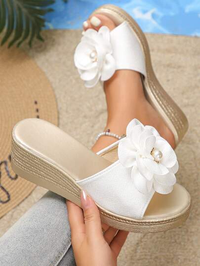 新款时尚休闲舒适简约增高户外派对百搭黑色水钻坡跟凉鞋，适合成熟女性