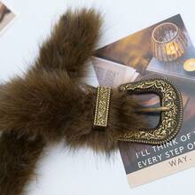 1条时尚毛绒腰带，配水钻金属扣，适合搭配牛仔裤、连衣裙、外套