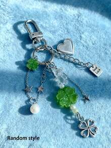 波西米亚风四叶草钥匙扣/手机挂绳 – 现代手工串珠幸运符挂绳，饰有金属星星，简约美学配饰，适用于包包、手机和汽车，送给朋友、情侣的礼物，日常百搭（款式随机）