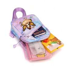 彩色蝴蝶图案女童斜挎包，时尚可爱，多种颜色可选，配有可调节肩带，适合日常、户外、旅行、徒步、跑步、骑行等场合，使用方便，是理想的礼物之选，也是开学必备的办公用品和情人节礼物。