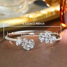 1件S925纯银手链，镶嵌实验室培育宝石，闪耀灵动，适合舞会、订婚等浪漫场合，以及情人节送礼，蝴蝶造型，光泽银身，是表达爱意的耀眼信物。 - 銀色 - 查看 2